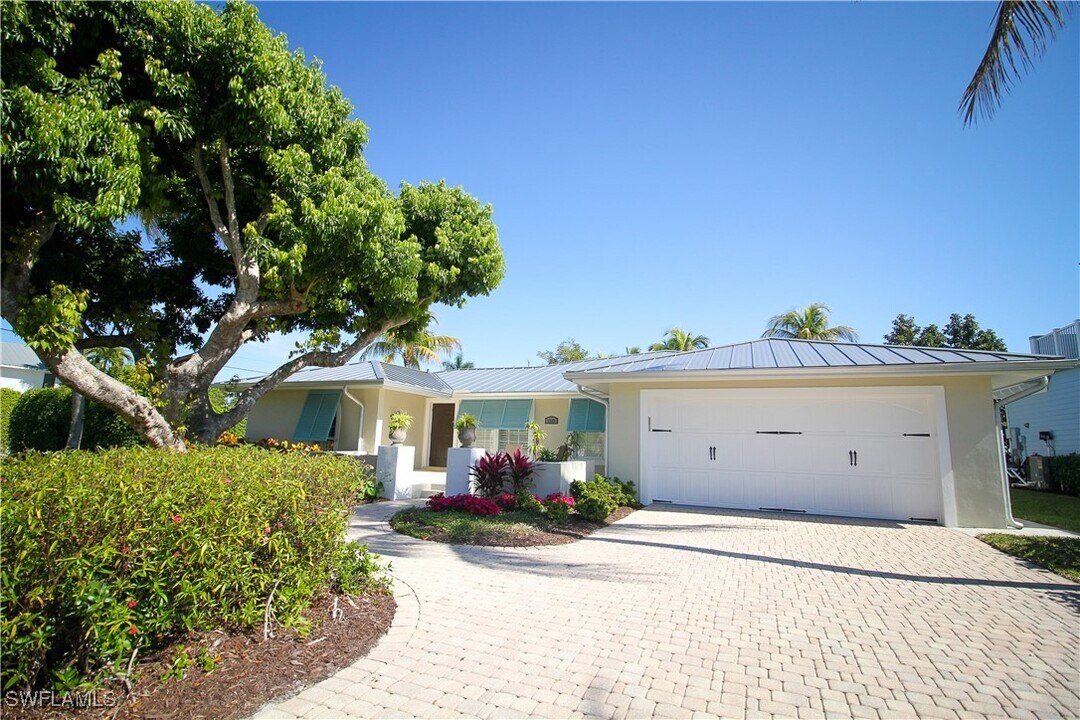 1645 Mullet Ct in Naples, FL - Building Photo
