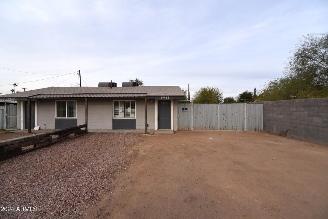 5028 W Midway Ave in Glendale, AZ - Building Photo