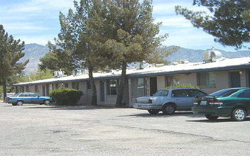 Suncrest Apartments in Tucson, AZ - Building Photo - Building Photo