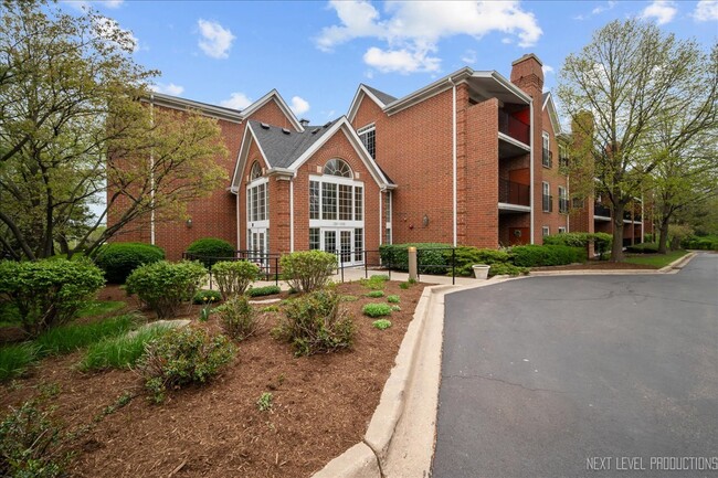 187 Hunt Club Dr in St. Charles, IL - Building Photo - Building Photo