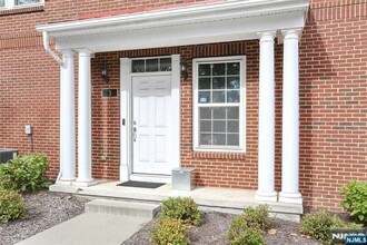 3 Landmark Ln in Fair Lawn, NJ - Building Photo - Building Photo