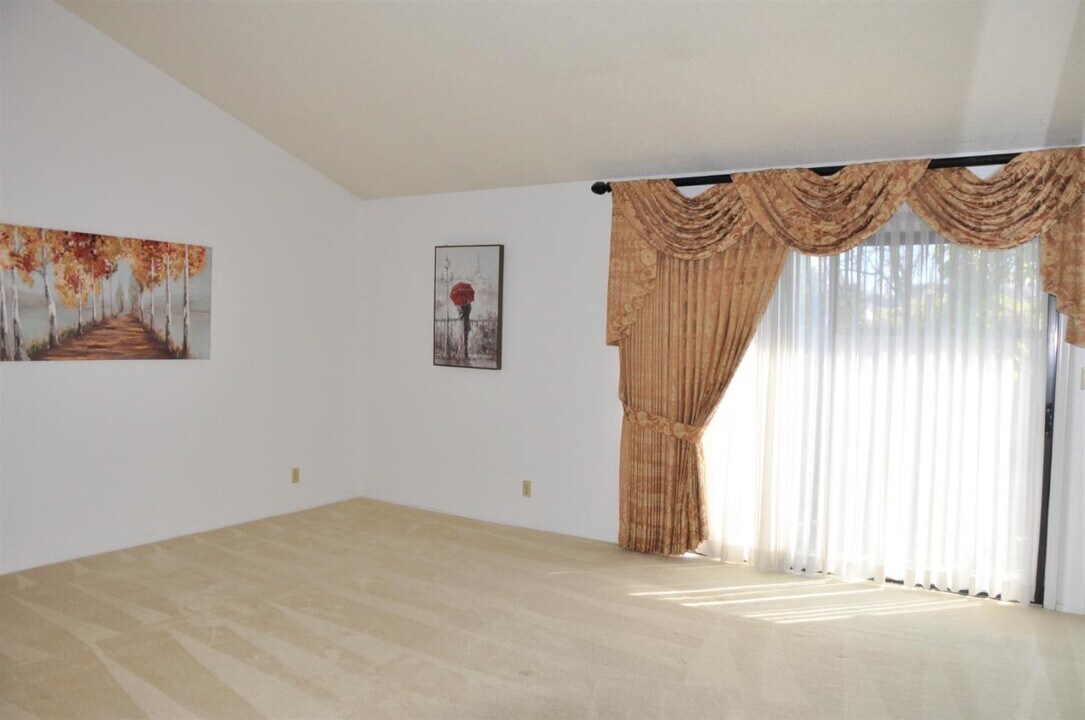 1040 Pizarro Ln in Foster City, CA - Building Photo