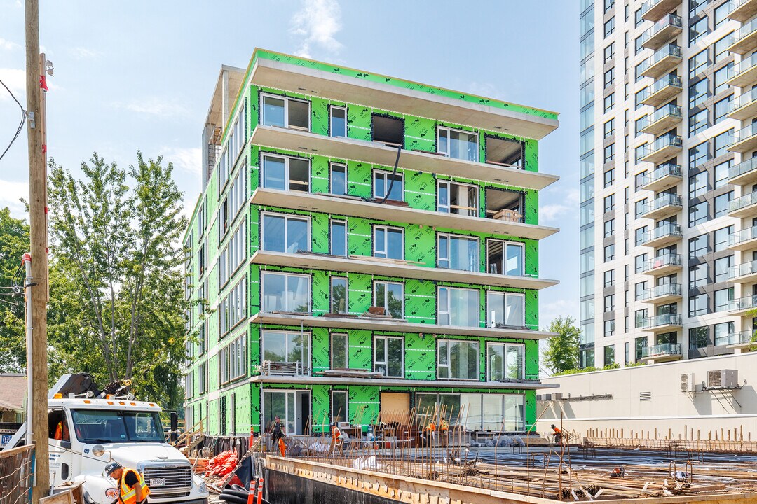 Le590 in Laval, QC - Building Photo