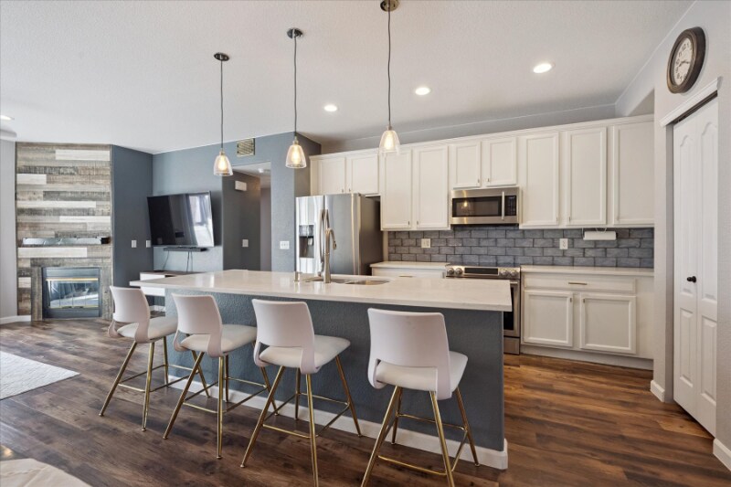 10379 W 55th Ln in Arvada, CO - Foto de edificio