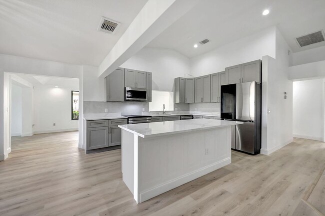 property at 1185 SW Bent Pine Cove