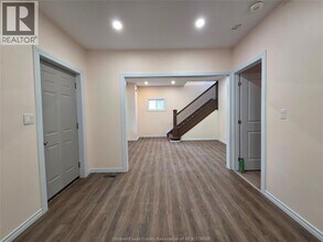 3284 Baby St in Windsor, ON - Foto de edificio - Building Photo