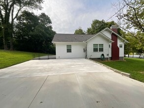 1925 Rogers Rd in Morristown, TN - Building Photo - Building Photo