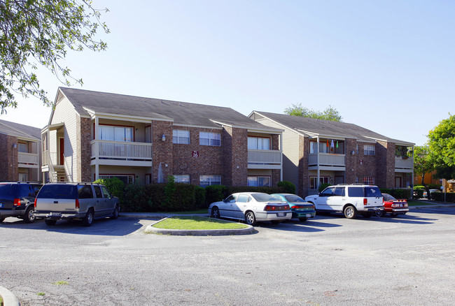 Gardenwood Apartments in San Antonio, TX - Foto de edificio - Building Photo