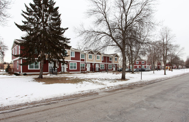 Ewing Square Townhomes in Minneapolis, MN - Building Photo - Building Photo