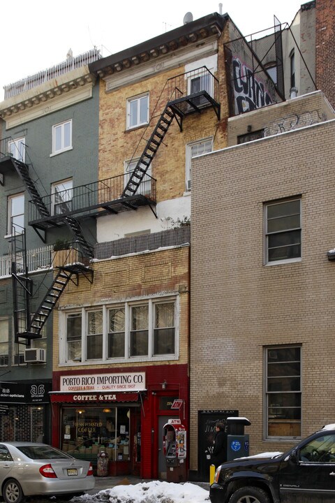 40 1/2 St Marks Pl in New York, NY - Building Photo