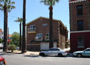 5400 Lexingto Ave in Los Angeles, CA - Building Photo - Building Photo