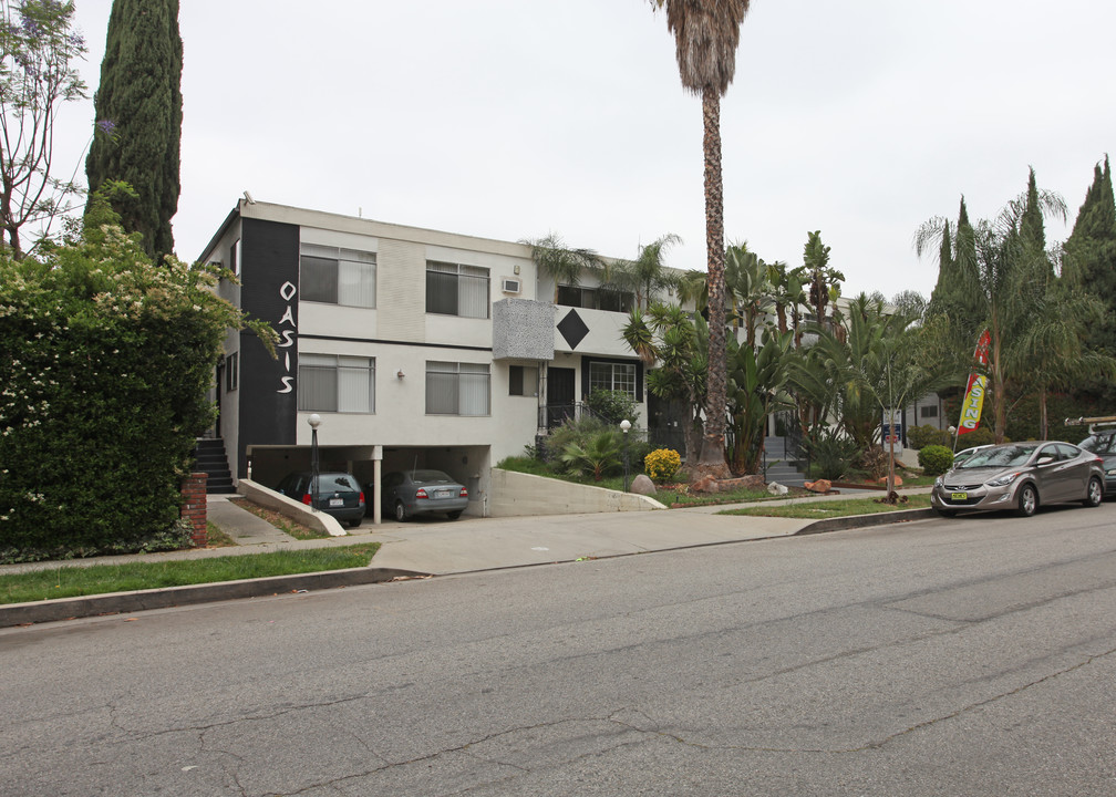 Oasis Apartments in Valley Village, CA - Building Photo