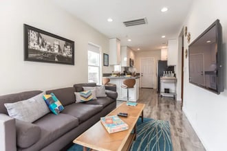3210 Descanso Dr, Unit A in Los Angeles, CA - Building Photo - Building Photo