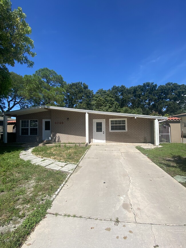 property at 4723 W Iowa Ave