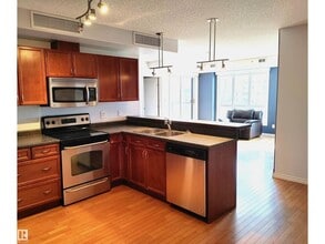 9707 106 St in Edmonton, AB - Building Photo - Building Photo