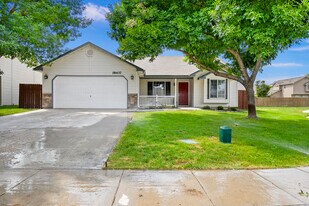 18437 Viceroy Plz in Nampa, ID - Building Photo