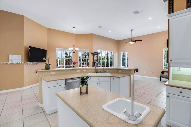 1925 NW 167th Terrace in Pembroke Pines, FL - Building Photo - Building Photo