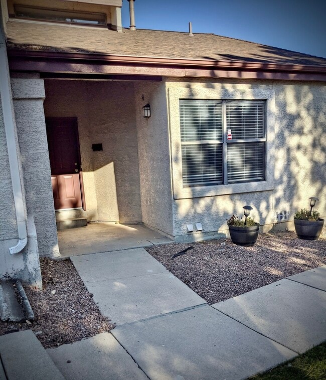 560 Autumn Crest Cir in Colorado Springs, CO - Foto de edificio - Building Photo