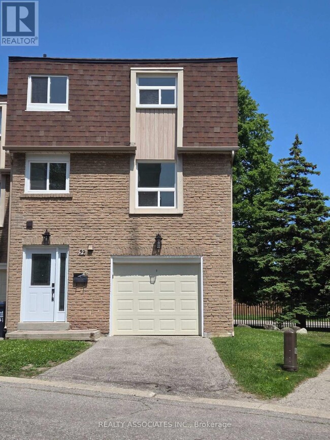 property at 2-32 Stonehill Ct