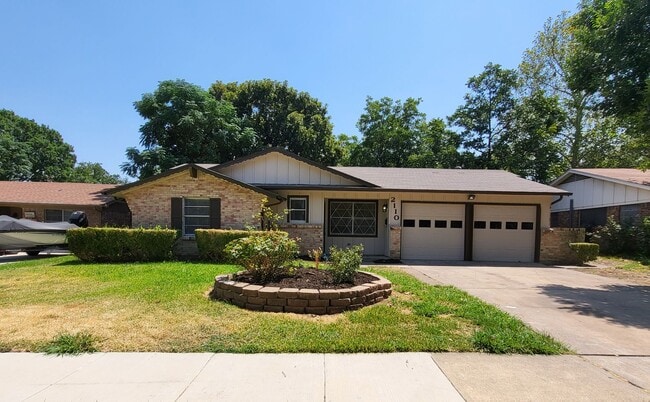 2110 Redbud Ln