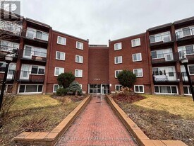2044 Arrowsmith Dr in Ottawa, ON - Building Photo
