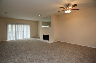 Covington Pointe Apartments in Dallas, TX - Building Photo - Interior Photo