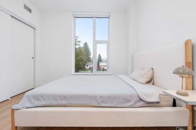 245 16th St E, Unit SI ID1467230P in North Vancouver, BC - Building Photo - Building Photo