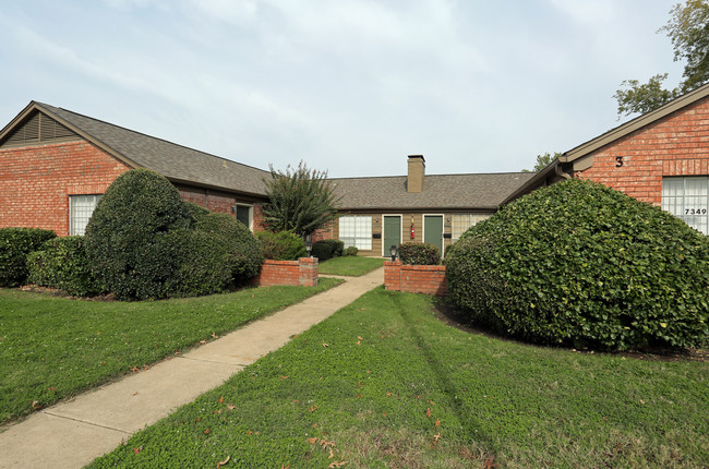 Park Villas Townhomes in Tulsa, OK - Building Photo - Building Photo