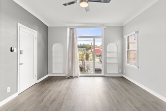 1115 E Broadway, Unit 02 in Long Beach, CA - Building Photo - Building Photo