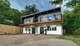 875 S Lt Col Leroy Pond Ave in Fayetteville, AR - Building Photo