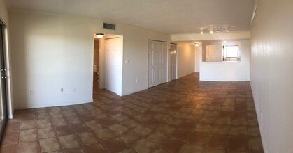 10145 NW 9th Street Cir, Unit 7-503 in Miami, FL - Foto de edificio - Building Photo