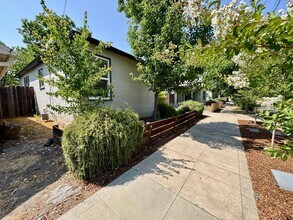 2240 33rd St in Sacramento, CA - Building Photo - Building Photo