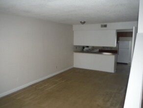 104 Cedar Ct in Greenville, NC - Foto de edificio - Building Photo