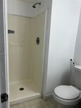 6955 NW 186th St in Hialeah, FL - Foto de edificio - Building Photo