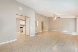 719 Herlong Ct in Brandon, FL - Foto de edificio - Building Photo