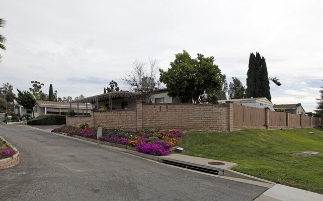 Lake Bernardo Mobile Estates in Escondido, CA - Foto de edificio - Building Photo