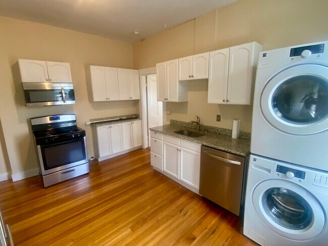 133 Otis St in Cambridge, MA - Building Photo - Building Photo