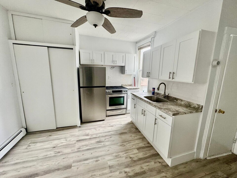 51 66th St in West New York, NJ - Building Photo