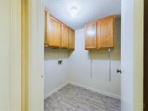 8502 Lyndon Ln in Austin, TX - Building Photo - Building Photo