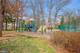 421 Christopher Ave, Unit 11 in Gaithersburg, MD - Building Photo - Building Photo