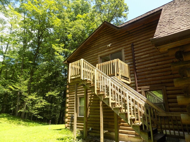 property at 5 Acorn Ln