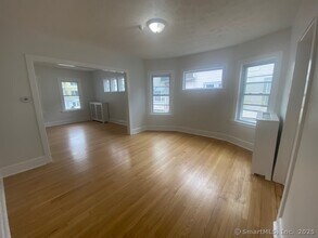 109 Evergreen Ave in Hartford, CT - Foto de edificio - Building Photo