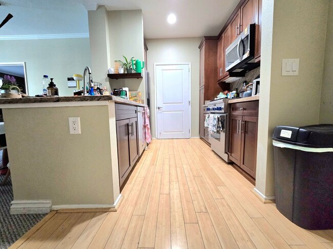 2225 Scholarship in Irvine, CA - Foto de edificio - Building Photo