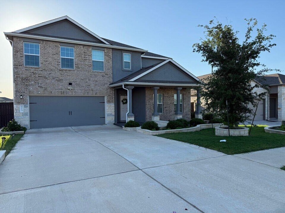 913 Bluewood Bend in Leander, TX - Building Photo