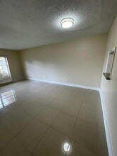 5120 SW 40th Ave, Unit 24A in Fort Lauderdale, FL - Building Photo - Building Photo
