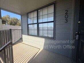 806-203 Castleglen Dr in Garland, TX - Building Photo - Building Photo