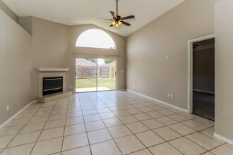 1324 Crimson Clover Ln in Zephyrhills, FL - Building Photo - Building Photo