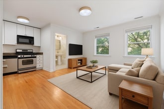 1347 W Eddy St, Unit 205 in Chicago, IL - Building Photo - Building Photo