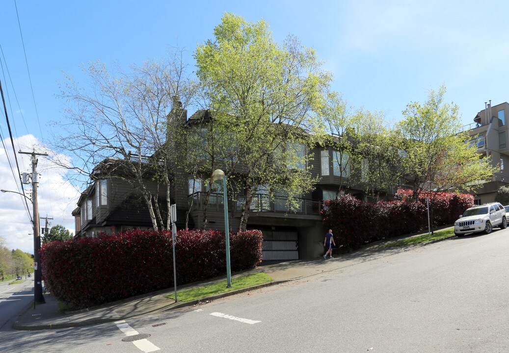 Vanderlee Court in Vancouver, BC - Building Photo