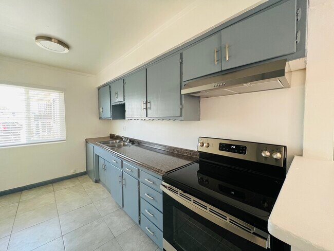 1775 Locust Ave in Long Beach, CA - Building Photo - Building Photo